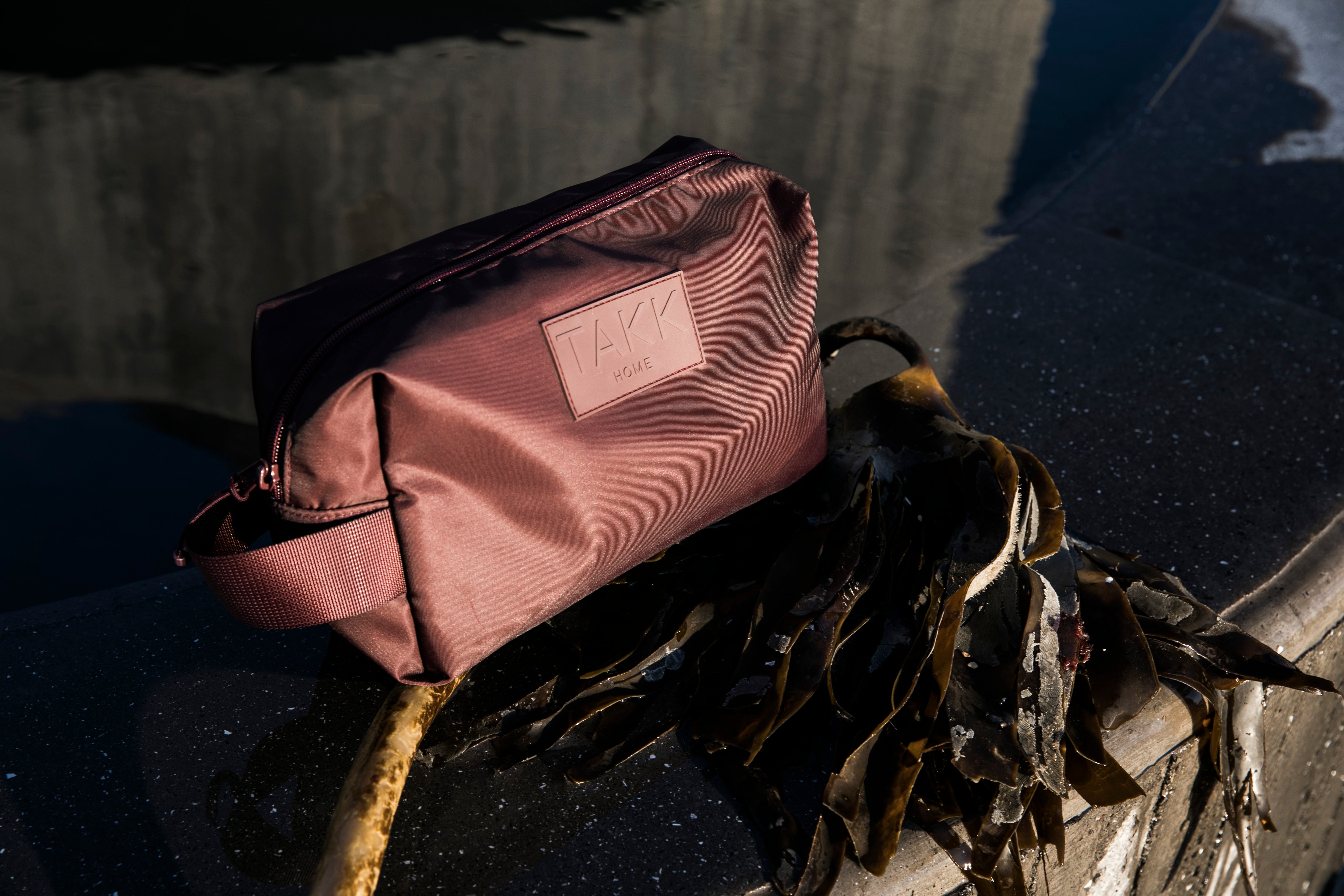Modern, lightweight and eco-friendly make up bag. Ideal to store your everyday make up and beauty essentials. It is a perfect size for slipping into your everyday tote or bag. Recycled polyester. YKK zippers. Burgundy