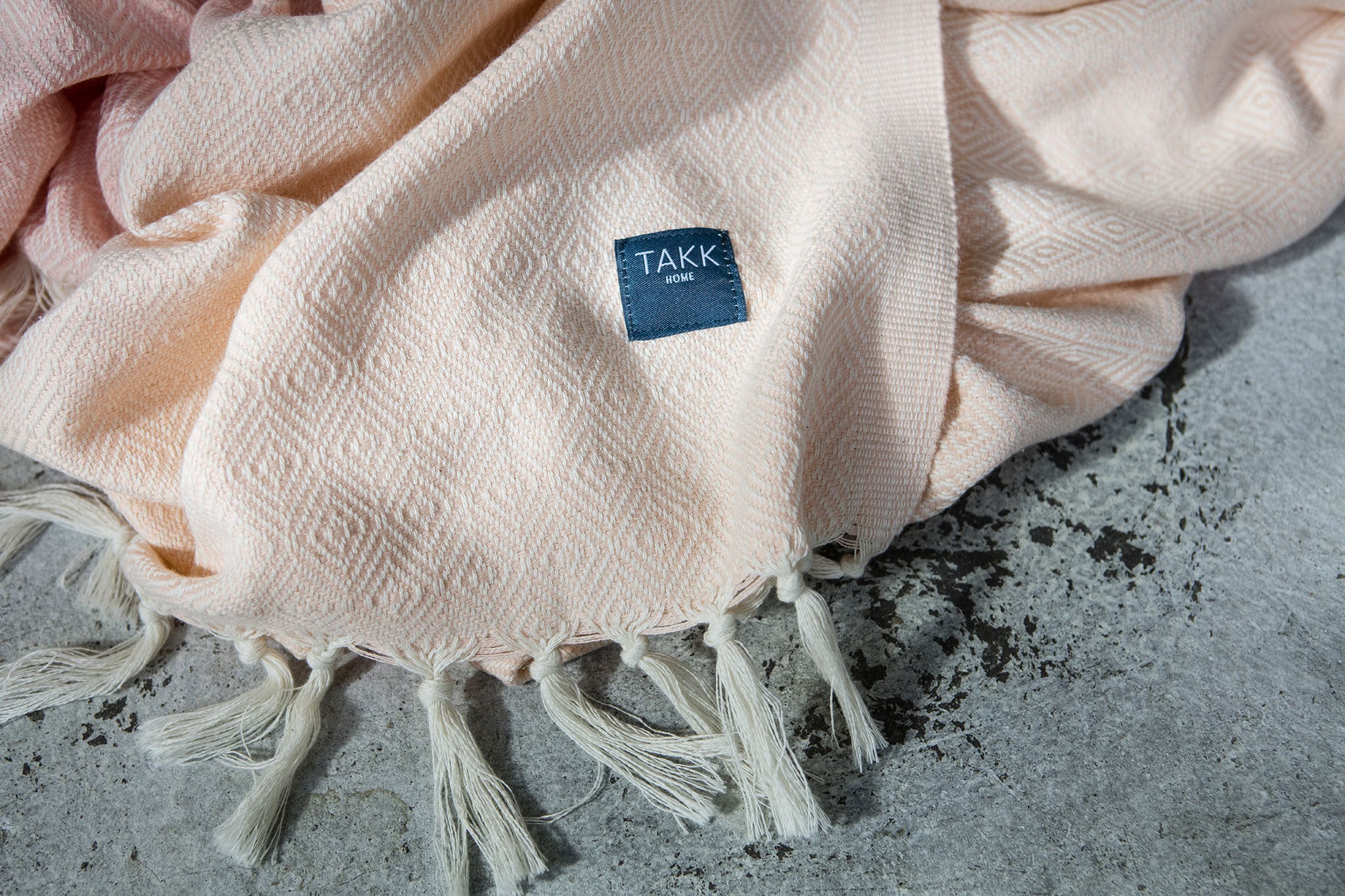 Luxurious hamam bath towel. Soft, absorbent, light weight, quick drying, aesthetically pleasing. Takes up little space. Ideal for bath, beach, travel, sports, yoga. Can also be used as a blanket or a scarf. Popular as a baby blanket. OEKO-TEX®, eco-friendly certification. 100% quality cotton. Pink hammam towel