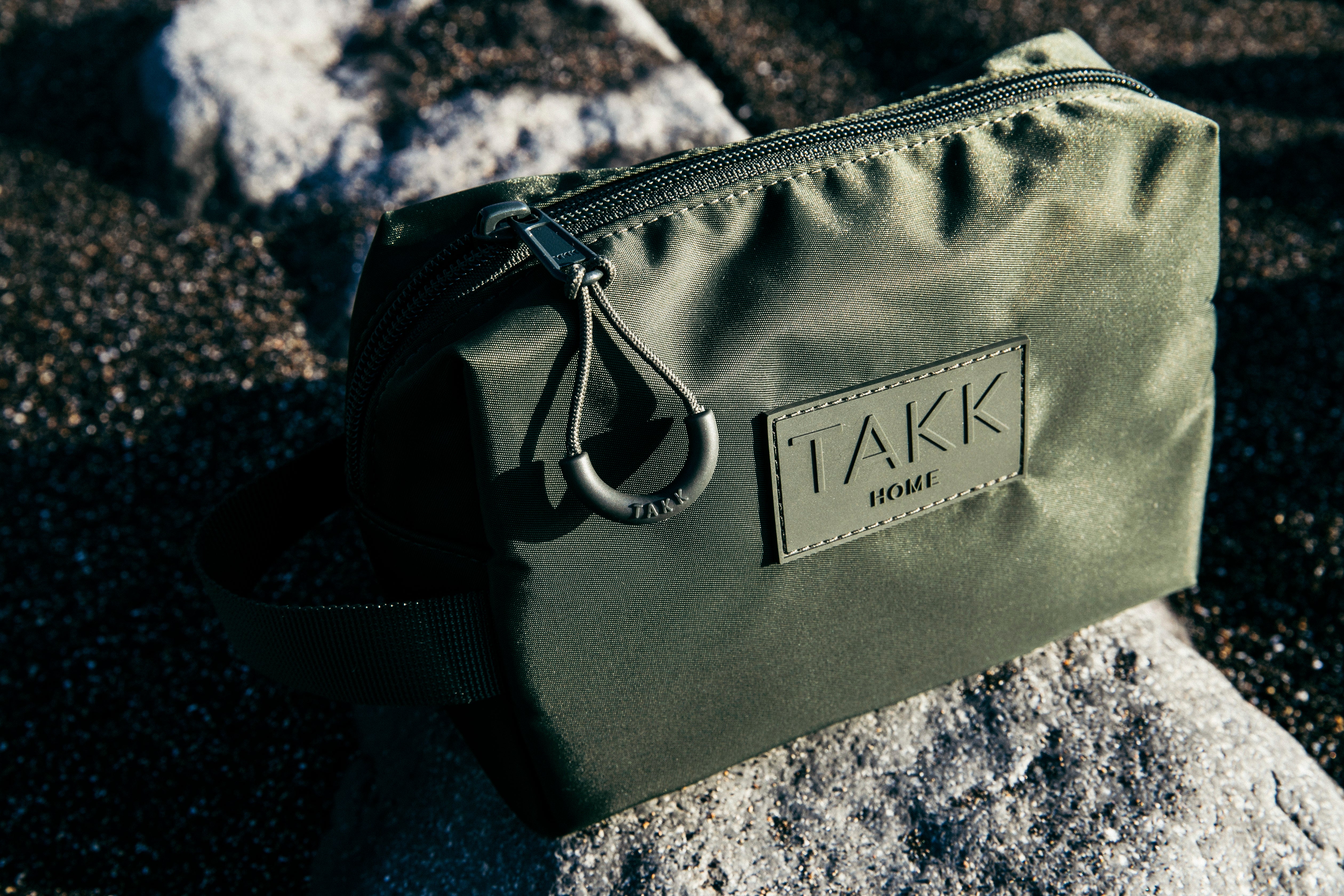 Modern, lightweight and eco-friendly make up bag. Ideal to store your everyday make up and beauty essentials. It is a perfect size for slipping into your everyday tote or bag. Recycled polyester. YKK zippers. Green