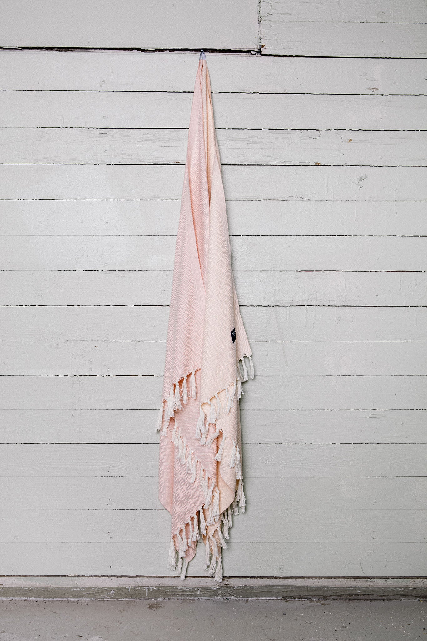 Luxurious hamam bath towel. Soft, absorbent, light weight, quick drying, aesthetically pleasing. Takes up little space. Ideal for bath, beach, travel, sports, yoga. Can also be used as a blanket or a scarf. Popular as a baby blanket. OEKO-TEX®, eco-friendly certification. 100% quality cotton. Pink hammam towel